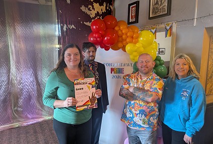 Sioned yn Pontardawe Pride