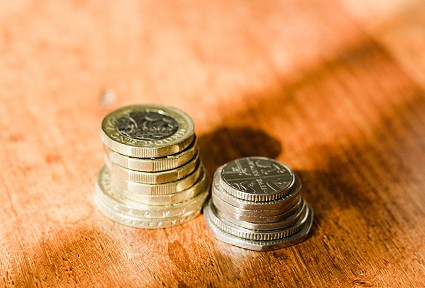 dau bentwr o puntoedd a dau punt