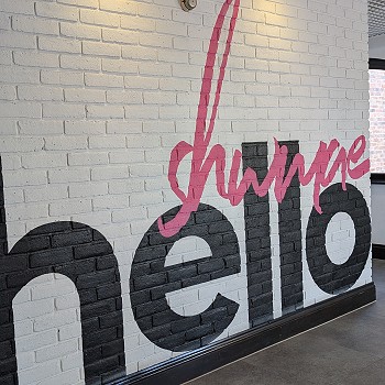 Mural saying hello shwmae