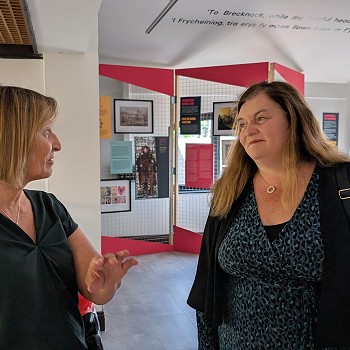 Sioned speaking to a lady