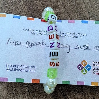 Friendship bracelet that says Senedd